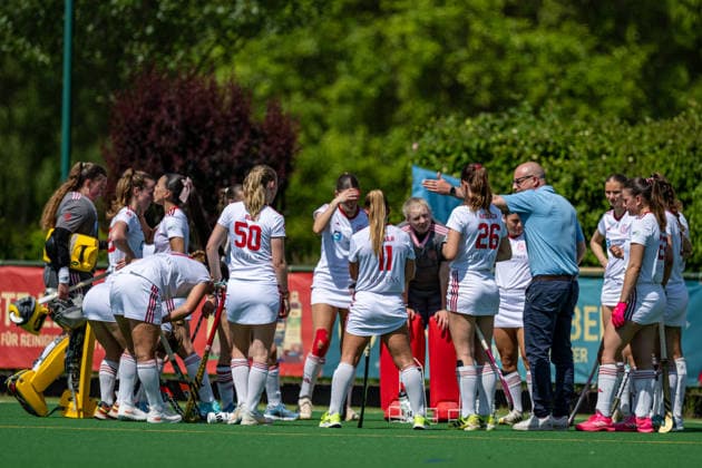 BHC 1 Ladies Club Raffelberg Field Hockey, 2 Playdown Match, 1 Bundesliga, Women Bremen, Germany, 23 05 26 BHC 1 Ladies Club Raffelberg at Bremer Hockey Club e V on 23 05 2026 in Bremen, Germany Photo by Axel Kaste Team meeting 1 quarter head coach BHC Florian Keller makes an announcement Bremen Bremer Hockey Club e V Free Hanseatic City of Bremen Germany BHC Damen - Raffelberg 3-1 23.5.26 LR-3745