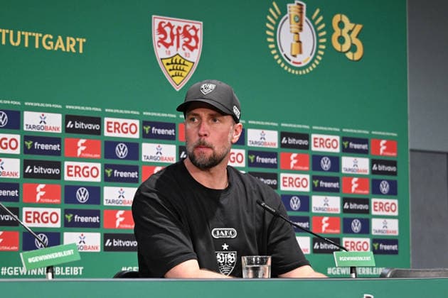 23 05 2026, xsltx, Football DFB Cup Final, FC Bayern Munich VfB Stuttgart v l Coach Sebastian Hoeness Hoeneß VfB Stuttgart at the press conference DFL DFB REGULATIONS PROHIBIT ANY USE OF PHOTOGRAPHS as IMAGE SEQUENCES and or QUASI VIDEO Berlin