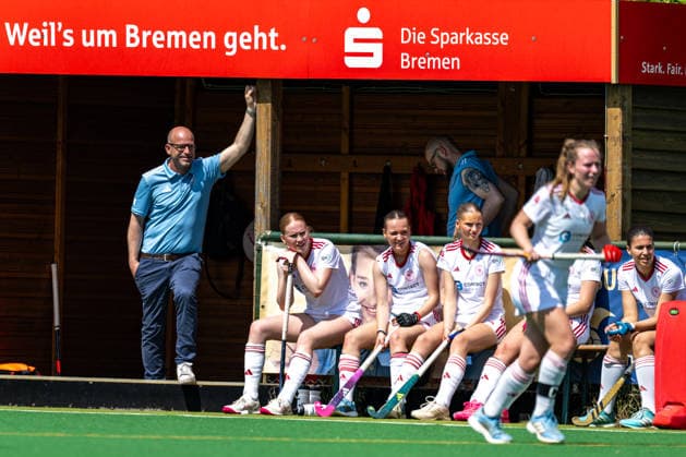 BHC 1 Damen Club Raffelberg Feldhockey, 2 Playdown Spiel, 1 Bundesliga, Frauen Bremen, Germany, 23 05 26 BHC 1 Damen Club Raffelberg im Bremer Hockey Club e V am 23 05 2026 in Bremen, Germany Photo by Axel Kaste Links Florian Keller Bremen Bremer Hockey Club e V Freie Hansestadt Bremen Germany BHC Damen - Raffelberg 3-1 23.5.26 LR-3753