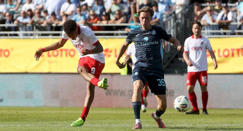 23 05 2026, xfsx, Herren, Fußball, Saison 2025 2026, BFV Verbandspokal, Finale FC Wuerzburger Kickers TSV 1860 Muenchen v li Jermain Nischalke FC Wuerzburger Kickers , Xaver Kiefersauer TSV 1860 Muenchen Wuerzburg AKON ARENA Bayern Germany