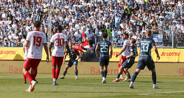 23 05 2026, xfsx, Herren, Fußball, Saison 2025 2026, BFV Verbandspokal, Finale FC Wuerzburger Kickers TSV 1860 Muenchen v li Marius Uhl FC Wuerzburger Kickers , Tarsis Bonga FC Wuerzburger Kickers , Marvin Rittmueller TSV 1860 Muenchen , Liam Omore FC Wuerzburger Kickers , Sean Dulic TSV 1860 Muenchen , Ebrahim Fahrahnak FC Wuerzburger Kickers , Xaver Kiefersauer TSV 1860 Muenchen , Lasse Fassmann TSV 1860 Muenchen Wuerzburg AKON ARENA Bayern Germany