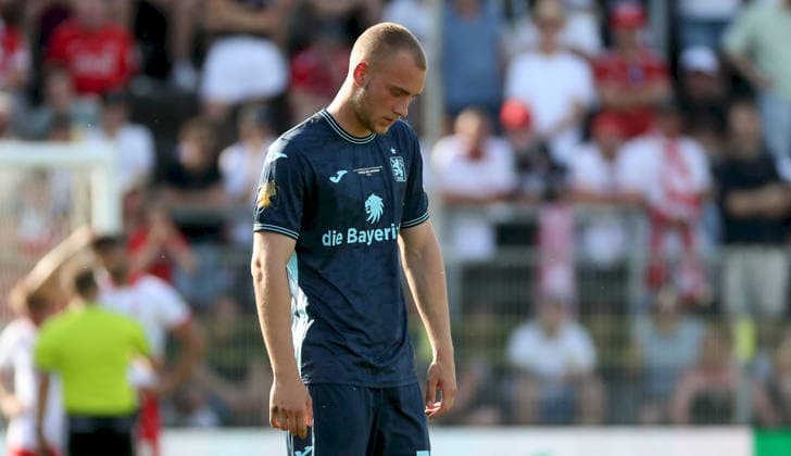 23 05 2026, xfsx, Herren, Fußball, Saison 2025 2026, BFV Verbandspokal, Finale FC Wuerzburger Kickers TSV 1860 Muenchen v li Lasse Fassmann TSV 1860 Muenchen enttaeuschtend schauen, Enttaeuschung, disappointed, Einzelbild Wuerzburg AKON ARENA Bayern Deutschland