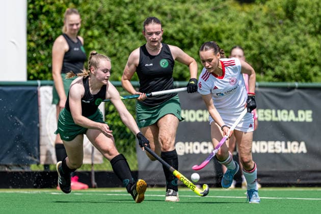 BHC 1 Damen Club Raffelberg Feldhockey, 2 Playdown Spiel, 1 Bundesliga, Frauen Bremen, Deutschland, 23 05 26 BHC 1 Damen Club Raffelberg im Bremer Hockey Club e V am 23 05 2026 in Bremen, Deutschland Foto von Axel Kaste Emma Dieszbrock rechts weiß, BHC Bremen Bremer Hockey Club e V Freie Hansestadt Bremen Deutschland BHC Damen - Raffelberg 3-1 23.5.26 LR-4007