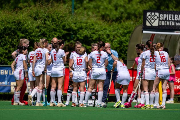 BHC 1 Damen Club Raffelberg Feldhockey, 2 Playdown Spiel, 1 Bundesliga, Frauen Bremen, Deutschland, 23 05 26 BHC 1 Damen Club Raffelberg im Bremer Hockey Club e V am 23 05 2026 in Bremen, Deutschland Foto von Axel Kaste Ansprache Viertelpause BHC Bremen Bremer Hockey Club e V Freie Hansestadt Bremen Deutschland BHC Damen - Raffelberg 3-1 23.5.26 LR-4018