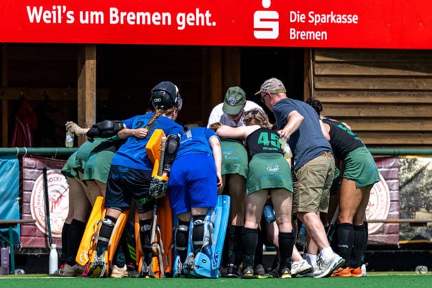 BHC 1 Damen Club Raffelberg Feldhockey, 2 Playdown Spiel, 1 Bundesliga, Frauen Bremen, Deutschland, 23 05 26 BHC 1 Damen Club Raffelberg im Bremer Hockey Club e V am 23 05 2026 in Bremen, Deutschland Foto von Axel Kaste Ansprache und Kreis Club Raffelberg Bremen Bremer Hockey Club e V Freie Hansestadt Bremen Deutschland BHC Damen - Raffelberg 3-1 23.5.26 LR-4019