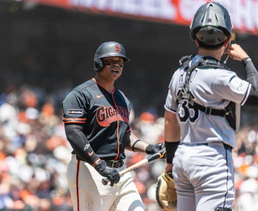 MLB, Baseball Herren, USA 2026: Chicago Vs San Francisco MAY 23 May 23 2026 San Francisco first baseman Rafael Devers (16)walks up to bat during the MLB game between Chicago White Sox and the San Francisco Giants. Thurman James CSM (Credit Image: Â Thurman James Cal Media) San Francisco Ca USA EDITORIAL USE ONLY Copyright: xx ZUMA-20260523_zma_c04_029.jpg ThurmanxJamesx csmphotothree491448