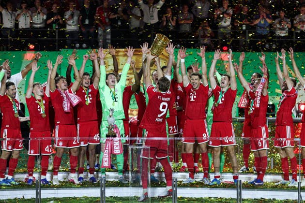 DFB Cup Final FC Bayern Munich VfB Stuttgart on 23 05 2026 at the Olympiastadion in Berlin Harry Kane Muenchen 9 lifts the trophy and cheers with his team about winning the DFB Cup MH