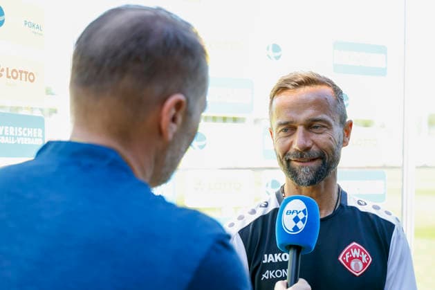 f l n r Fabian Frühwirth becomes deputy BFV managing director in conversation with coach Michael Schiele Würzburger Kickers before the Bavarian Toto Cup final between FC Würzburger Kickers and TSV 1860 Munich at Stadion am Dallenberg, Würzburg, Germany, on May 23, 2026 Copyright: HMBxMedia xHeikoxBecker
