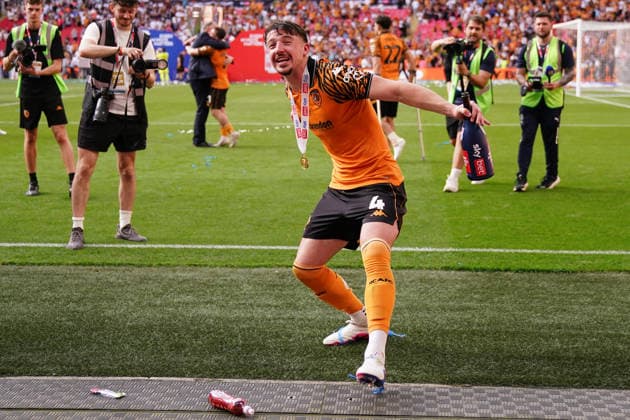 Sky Bet Championship Playoffs Final Hull City v Middlesbrough Charlie Hughes of Hull City celebrates with Hull city support during the Sky Bet Championship Playoffs Final match Hull City vs Middlesbrough at Wembley Stadium, London, United Kingdom on 23 May 2026 (Photo by Harvey Murphy News Images) Copyright: xHarveyxMurphy NewsxImagesx