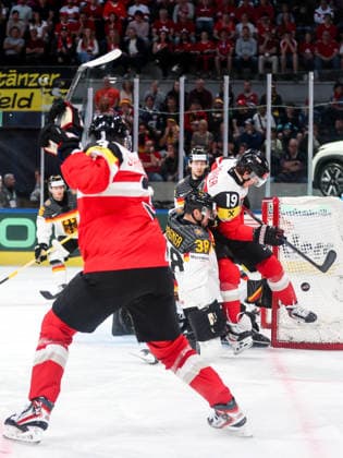 Ice hockey, Eishockey - IIHF WC 2026 ZURICH,SWITZERLAND,23.MAY.26 - ICE HOCKEY - IIHF Ice Hockey World Championship, WM, Weltmeisterschaft 2026, group stage, Austria vs Germany. Image shows Peter Schneider (AUT), Fabio Wagner (GER) and Vinzenz Rohrer (AUT).  GEPAxpictures xMaticxKlansek