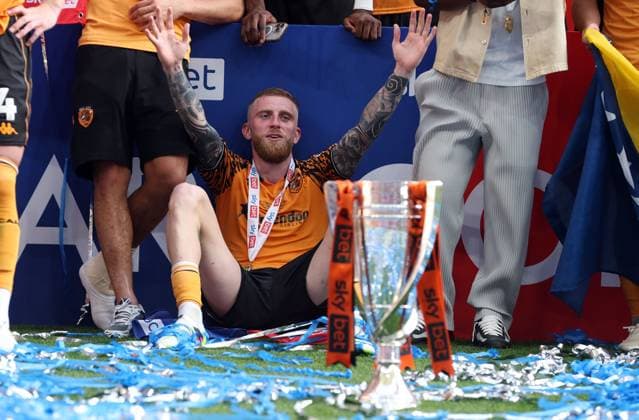 Oliver McBurnie of Hull City celebrates at full time Hull City v Middlesbrough, EFL Sky Bet Championship, Play-Off Final, Football, Wembley Stadium, London, UK - 23 May 2026London Wembley Stadium United Kingdom EDITORIAL USE ONLY No use with unauthorised audio, video, data, fixture lists, club league logos or live services. Online in-match use limited to 120 images, no video emulation. No use in betting, games or single club league player publications. Copyright: xKieranxMcManus Shutterstockx 16887313hj