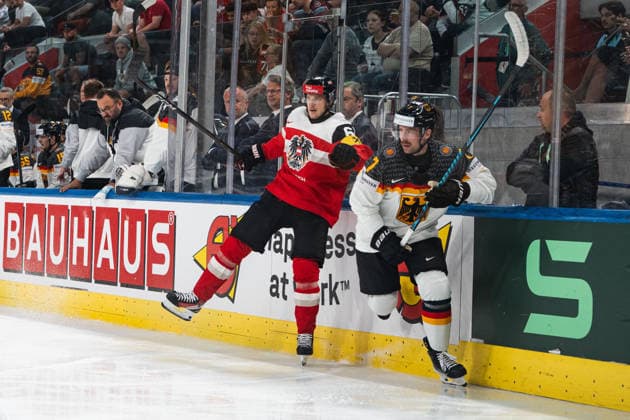 ZURICH, ZURICH - MAY 23: Simeon Schwinger of Austria battles with Maximilian Kastner of Germany during the 2026 IIHF World Championship, WM, Weltmeisterschaft match between Austria and Germany at Swiss Life Arena on May 23, 2026 in Zurich, Zurich, Switzerland.  Copyright: xLivioxBaeriswylx xSPPx Sportspressphoto_153000