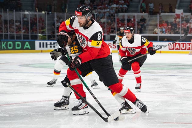 ZURICH, ZURICH - MAY 23: Maximilian Rebernig of Austria battles with Leon Hüttl of Germany during the 2026 IIHF World Championship, WM, Weltmeisterschaft match between Austria and Germany at Swiss Life Arena on May 23, 2026 in Zurich, Zurich, Switzerland.  Copyright: xLivioxBaeriswylx xSPPx Sportspressphoto_153001