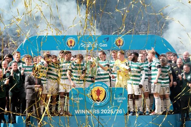UK: Celtic v Dunfermline, Scottish Cup Final at Barclays Hampden, Glasgow, Scotland on 23 May 2026: Pictured: Gold ticker tape falls as Benjamin Nygren (Celtic) holds the trophy Glasgow Barclays Hampden Scotland Copyright: xAlexxToddx