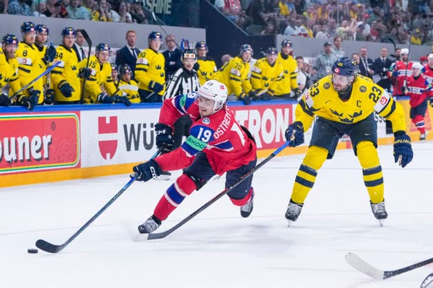 FRIBOURG, SWITZERLAND MAY 23 Havard OSTREM Salsten of Norway L against Oliver Ekman larsson of Sweden R during the 2026 IIHF Ice Hockey World Championship Switzerland game between Norway and Sweden at BCF Arena on May 23, 2026 in Fribourg, Fribourg Fribourg BCF Arena Fribourg Switzerland Copyright: xJustPictures.ch JarixPestelaccix jp-en-EuSpIm-JP6_JAR_Norway_Sweden_23May2026_00118