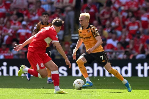 Hull City v Middlesbrough, EFL Sky Bet Championship, Play Off Final Liam Millar (7) of Hull City on the attack battles for possession with Callum Brittain (2) of Middlesbrough during the EFL Sky Bet Championship match between Hull City and Middlesbrough at Wembley Stadium, London, UK on 23 May 2026. London Wembley Stadium Greater London UK Editorial use only DataCo restrictions apply See www.football-dataco.com , Copyright: xGrahamxHuntx PSI-24303-0260