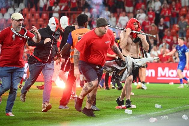 Football, Belgium, Standard Liège - Sporting Charleroi, Riots after the match