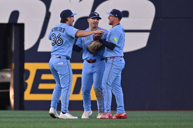 May 23, 2026, Toronto, On, Canada: Toronto Blue Jays Davis Schneider, left to right, Daulton Varsho, and Myles Straw celebrate their team s win over the Pittsburgh Pirates in MLB, Baseball Herren, USA baseball action in Toronto on Saturday, May 23, 2026. Davis Schneider, Daulton Varsho, Myles Straw - ZUMAc35_ 20260523_zaf_c35_150 Copyright: xJonxBlackerx