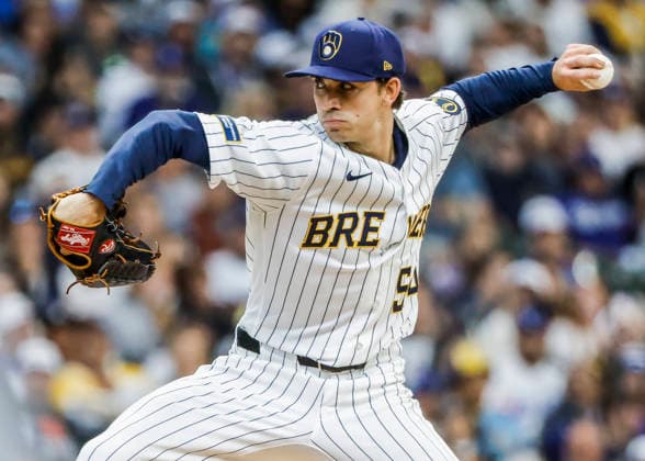 Milwaukee Brewers starting pitcher Robert Gasser throws in the second inning of the MLB, Baseball Herren, USA game between the Los Angeles Dodgers and the Milwaukee Brewers at American Family Field in Milwaukee, Wisconsin on Saturday, May 23, 2026.  MIL20260523813 TANNENxMAURY
