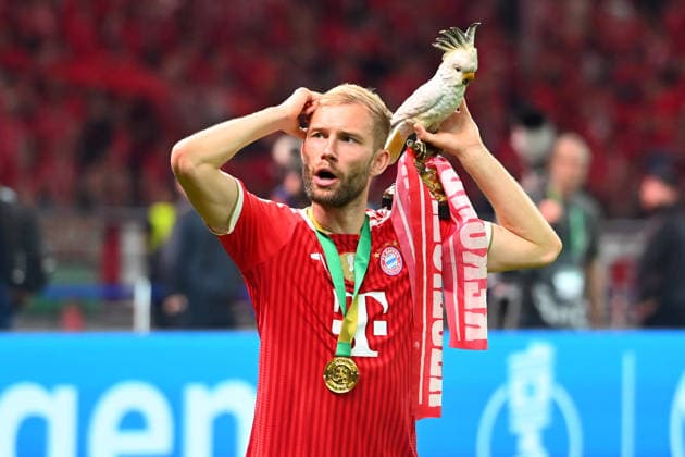 Konrad LAIMER Bayern Muenchen with cockatoo, action,single picture,cropped single motif,half figure,half figure award ceremony Football 83 DFB Pokal Final 2026 FC Bayern Muenchen VfB Stuttgart 3 0 on 23 05 2026, Olympiastadion in Berlin DFL DFB regulations prohibit any use of photographs as image sequences and or quasi video