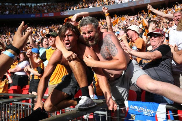 Championship Play Off-Finale 23. Mai 2026, London SkyBet Championship Play Off-Finale Hull City gegen Middlesbrough Hull City-Fans feiern ihr Tor Foto Charlotte Wilson Abseits London UK  Copyright: xCharlottexWilsonx xOffsidexOffside