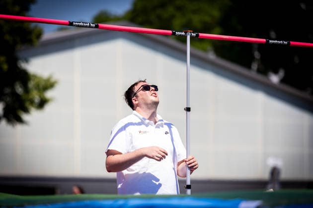 B S Kurpfalz Gala Weinheim, 23 05 2026 Impression Measured A judge at the high jump B S Kurpfalz Gala on 23 05 2026 at the Sepp Herberger Stadium in Weinheim Baden Württemberg Copyright: xBEAUTIFULxSPORTS R.xSchmittx