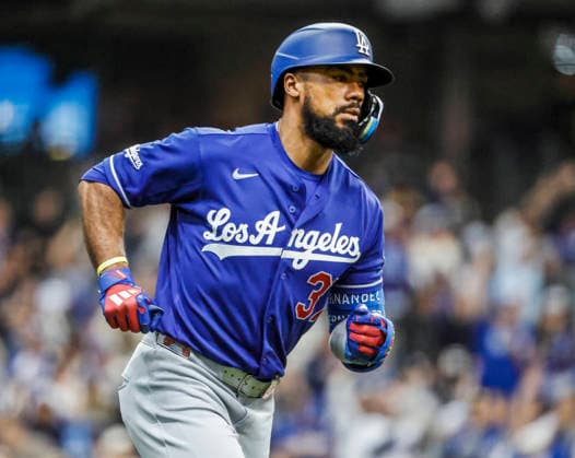 Los Angeles Dodgers left fielder Teoscar Hernandez runs the bases after hitting a three RBI home run in the fourth inning of the MLB, Baseball Herren, USA game between the Los Angeles Dodgers and the Milwaukee Brewers at American Family Field in Milwaukee, Wisconsin on Saturday, May 23, 2026.  MIL20260523819 TANNENxMAURY