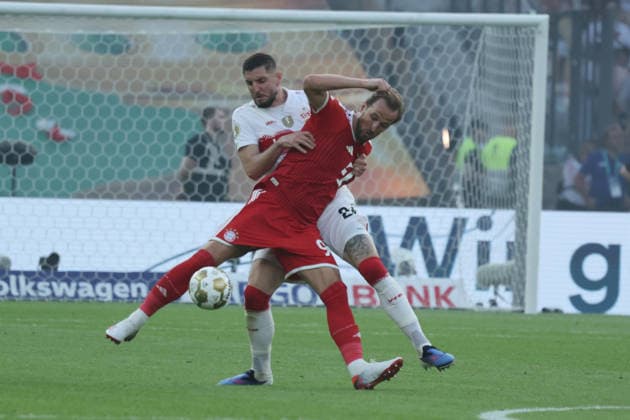23 05 26 DFB Pokal Final 2026 FC Bayern Munich VfB Stuttgart Germany, Berlin, 23 05 2026, Football, Season 2025 2026, DFB Pokal Final 2026 Berlin, FC Bayern Munich VfB Stuttgart Jeff Chabot, left, VfB, Harry Kane, right, Bayern
