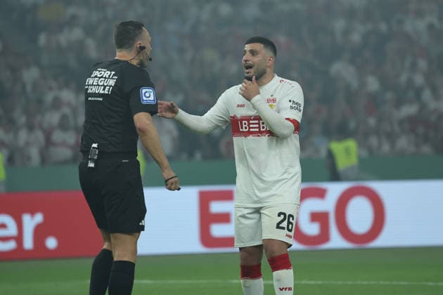 23 05 26 DFB Pokal Final 2026 FC Bayern Munich VfB Stuttgart Germany, Berlin, 23 05 2026, Football, Season 2025 2026, DFB Pokal Final 2026 Berlin, FC Bayern Munich VfB Stuttgart Deniz Undav, VfB, right, referee Jablonski left