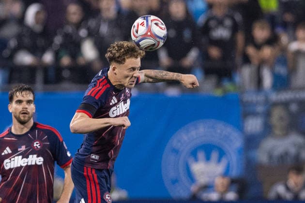 May 23, 2026: New England Revolution forward Griffin Yow (7) heads the ball up field against the Charlotte FC in the second half of the Major League Soccer match up at Bank of America Stadium in Charlotte, NC. ( CSM) MLS, Fussball Herren, USA 2026: New England At Charlotte FC May 23  - ZUMAc04_ 20260523_zma_c04_091 Copyright: xScottxKinserx