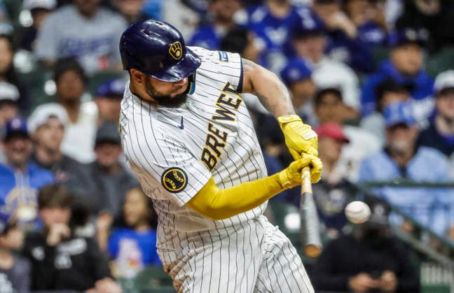 Milwaukee Brewers catcher Gary Sanchez hits a single in the eighth inning of the MLB, Baseball Herren, USA game between the Los Angeles Dodgers and the Milwaukee Brewers at American Family Field in Milwaukee, Wisconsin on Saturday, May 23, 2026. The Dodgers defeated the Brewers 11-3.  MIL20260523836 TANNENxMAURY