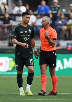 PORTLAND, OR - MAY 23: Portland Timbers midfielder Kevin Kelsy (19) is warned by the referee for rough play during a MLS, Fussball Herren, USA match between the Portland Timbers and San Jose Earthquakes on May 23, 2026 at Providence Park in Portland, Oregon. (Photo by Brian Murphy Icon Sportswire) SOCCER: MAY 23 MLS Portland Timbers vs San Jose Earthquakes EDITORIAL USE ONLY Icon2605231161