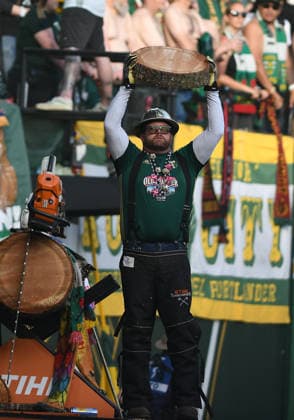 PORTLAND, OR - MAY 23: Portland Timbers mascot, Timber Joey, lifts a log slab after the Timbers scored in the first half during a MLS, Fussball Herren, USA match between the Portland Timbers and San Jose Earthquakes on May 23, 2026 at Providence Park in Portland, Oregon. (Photo by Brian Murphy Icon Sportswire) SOCCER: MAY 23 MLS Portland Timbers vs San Jose Earthquakes EDITORIAL USE ONLY Icon2605231313