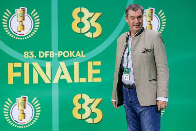 23 05 2026, Football, 83 DFB Pokal Final,, FC Bayern München VfB Stuttgart, Olympioastadion Berlin, Season 2025 2026 Markus Söder Prime Minister of Bavaria CSU walking the Green Carpet before the match Celebrities VIP DFB regulations prohibit any use of photographs as image sequences and or quasi video Berlin Germany