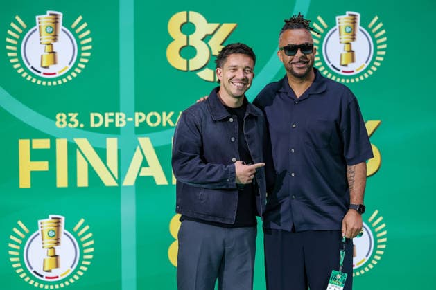 23 05 2026, Football, 83 DFB Pokal Final, FC Bayern München VfB Stuttgart, Olympioastadion Berlin, Season 2025 2026 Nico Santos and Patrick Owomoyela walking across the Green Carpet before the match DFB regulations prohibit any use of photographs as image sequences and or quasi video Berlin Germany
