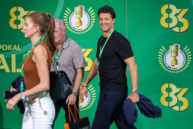 23 05 2026, Football, 83 DFB Pokal Final, FC Bayern München VfB Stuttgart, Olympioastadion Berlin, Season 2025 2026 Michael Ballack walking over the Green Carpet before the match DFB regulations prohibit any use of photographs as image sequences and or quasi video Berlin Germany
