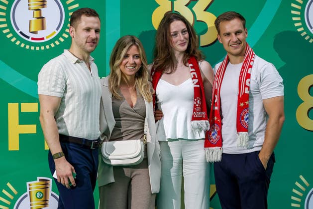 23 05 2026, Football, 83 DFB Pokal Final, FC Bayern München VfB Stuttgart, Olympioastadion Berlin, Season 2025 2026 Prominent guests walking the green carpet before the match DFB regulations prohibit any use of photographs as image sequences and or quasi video Berlin Germany