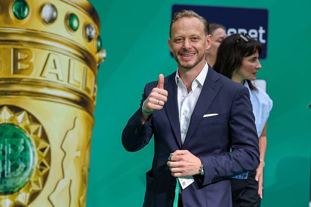 23 05 2026, Football, 83 DFB Pokal Final, FC Bayern München VfB Stuttgart, Olympioastadion Berlin, Season 2025 2026 Board Member Marketing Rouven Kasper FC Bayern München walking the Green Carpet before the match DFB regulations prohibit any use of photographs as image sequences and or quasi video Berlin Germany