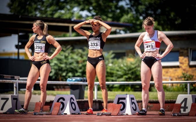 B S Kurpfalz Gala Weinheim, 23 05 2026 Focused Viola John GER LG Brillux Münster shortly before the start of the womens 100m preliminary race The picture also shows Amelie Sophie Lederer GER LG Stadtwerke München and Lisa Nippgen GER VfB Stuttgart 1893 B S Kurpfalz Gala on 23 05 2026 at the Sepp Herberger Stadium in Weinheim Baden Württemberg Copyright: xBEAUTIFULxSPORTS R.xSchmittx