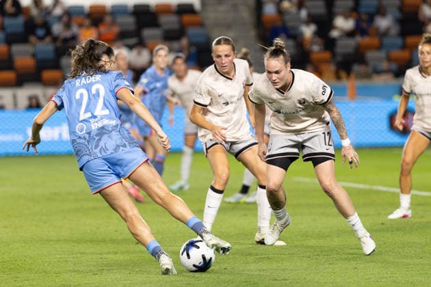 May 23, 2026, Houston, Texas, USA: Angel City midfielder MAIARA NIEHUES (12) stares down the ball in the second half of an NWSL match between Angel City FC and the Houston Dash on May 23, 2026, at Shell Energy Stadium in Houston, Texas. Houston USA - ZUMAg287 20260523_zsp_g287_060 Copyright: xMatthewxGuzmanx