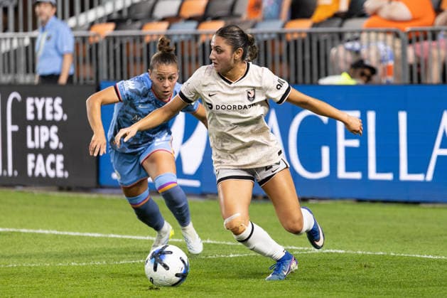 May 23, 2026, Houston, Texas, USA: Houston Dash defender LISA BOATTIN (27) fights Angel City defender GISELE THOMPSON (20) for the ball during the first half of an NWSL match between Angel City FC and the Houston Dash on May 23, 2026, at Shell Energy Stadium in Houston, Texas. Houston USA - ZUMAg287 20260523_zsp_g287_045 Copyright: xMatthewxGuzmanx