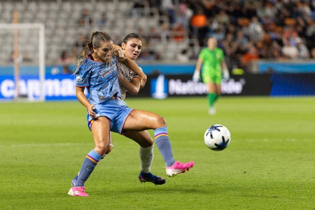 May 23, 2026, Houston, Texas, USA: Houston Dash midfielder MAGGIE GRAHAM (19) fights Angel City defender GISELE THOMPSON (20) during the first half of an NWSL match between Angel City FC and the Houston Dash on May 23, 2026, at Shell Energy Stadium in Houston, Texas. Houston USA - ZUMAg287 20260523_zsp_g287_042 Copyright: xMatthewxGuzmanx