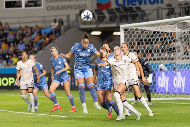 May 23, 2026, Houston, Texas, USA: Houston Dash defender LISA BOATTIN (27) fights for the ball with Angel City attacker attacker CLAIRE EMSLIE (10) during the first half of an NWSL match between Angel City FC and the Houston Dash on May 23, 2026, at Shell Energy Stadium in Houston, Texas. Houston USA - ZUMAg287 20260523_zsp_g287_039 Copyright: xMatthewxGuzmanx