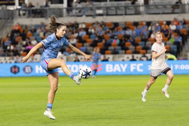 May 23, 2026, Houston, Texas, USA: Houston Dash forward KAT RADER (22) kicks the ball during the second half of an NWSL match between Angel City FC and the Houston Dash on May 23, 2026, at Shell Energy Stadium in Houston, Texas. Houston USA - ZUMAg287 20260523_zsp_g287_034 Copyright: xMatthewxGuzmanx