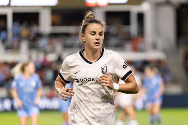 May 23, 2026, Houston, Texas, USA: Angel City midfielder NEALY MARTIN (14) runs to make a throw in during the first half of an NWSL match between Angel City FC and the Houston Dash on May 23, 2026, at Shell Energy Stadium in Houston, Texas. Houston USA - ZUMAg287 20260523_zsp_g287_030 Copyright: xMatthewxGuzmanx