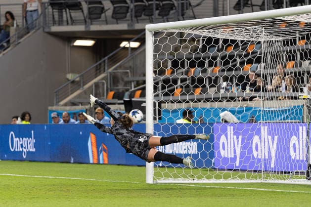 May 23, 2026, Houston, Texas, USA: Houston Dash goalkeeper CAROLINE DELISLE (40) misses a goal by Angel City attacker CASEY PHAIR (9) during the first half of an NWSL match between Angel City FC and the Houston Dash on May 23, 2026, at Shell Energy Stadium in Houston, Texas. Houston USA - ZUMAg287 20260523_zsp_g287_024 Copyright: xMatthewxGuzmanx
