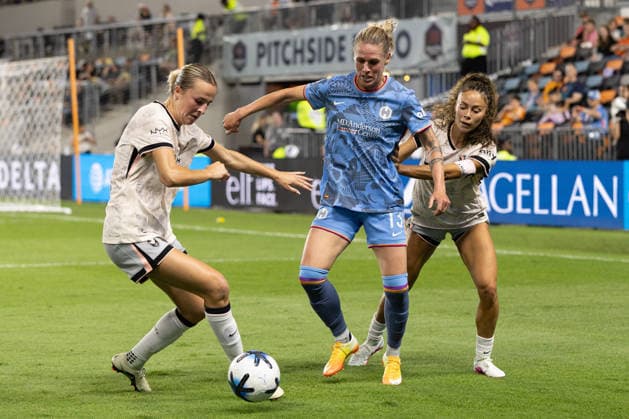 May 23, 2026, Houston, Texas, USA: Houston Dash midfielder SOPHIE SCHMIDT (13) fights Angel City defenders attacker SYDNEY LEROUX (2) and defender EVELYN SHORES (15) during the second half of an NWSL match between Angel City FC and the Houston Dash on May 23, 2026, at Shell Energy Stadium in Houston, Texas. Houston USA - ZUMAg287 20260523_zsp_g287_020 Copyright: xMatthewxGuzmanx
