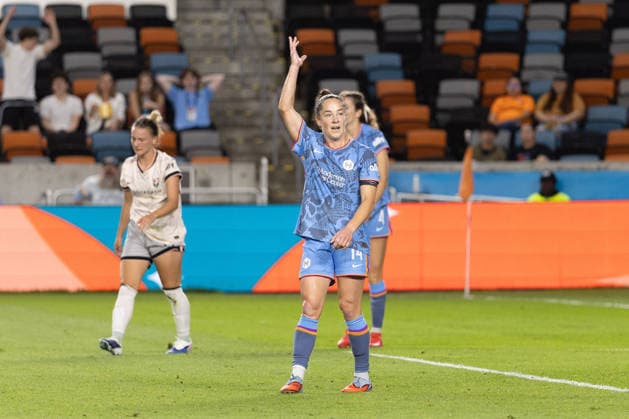 May 23, 2026, Houston, Texas, USA: Houston Dash defender PAIGE NIELSEN (14) signals an out by Angel City during the first half of an NWSL match between Angel City FC and the Houston Dash on May 23, 2026, at Shell Energy Stadium in Houston, Texas. Houston USA - ZUMAg287 20260523_zsp_g287_012 Copyright: xMatthewxGuzmanx