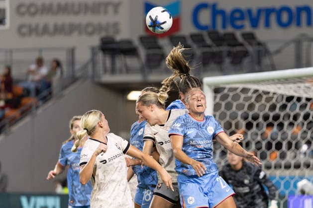 May 23, 2026, Houston, Texas, USA: Houston Dash defender LISA BOATTIN (27) fights Angel City players for the ball during the first half of an NWSL match between Angel City FC and the Houston Dash on May 23, 2026, at Shell Energy Stadium in Houston, Texas. Houston USA - ZUMAg287 20260523_zsp_g287_001 Copyright: xMatthewxGuzmanx