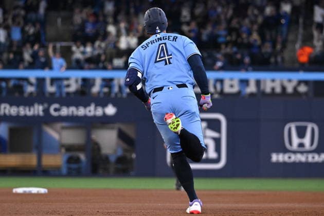 May 23, 2026, Toronto, On, Canada: Toronto Blue Jays outfielder George Springer (4) runs the bases after hitting a solo home run against the Pittsburgh Pirates during first inning MLB, Baseball Herren, USA baseball action in Toronto on Saturday, May 23, 2026. George Springer  - ZUMAc35_ 20260523_zaf_c35_117 Copyright: xJonxBlackerx